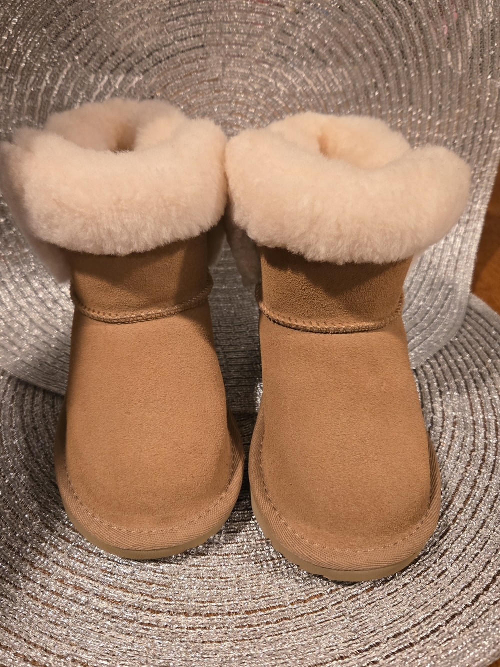 UGG Kids Chestnut Suede Boots with Cream Shearling New No Box Size 9 ( Toddlers) - Picture 2 of 4